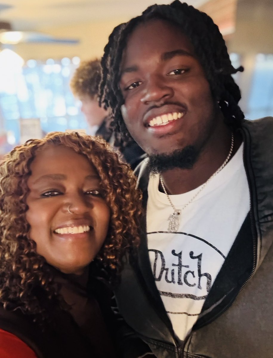 Happy Birthday to the one that calls me mom! Have an amazing day! Love you big! ❤️🐺🏈🎂🎈🎁