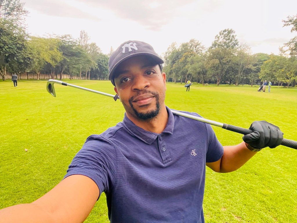 Drudysseus's tweet image. Directing of a different kind. 🏌🏾‍♂️#Golf #GolfLife #AmateurGolfer.