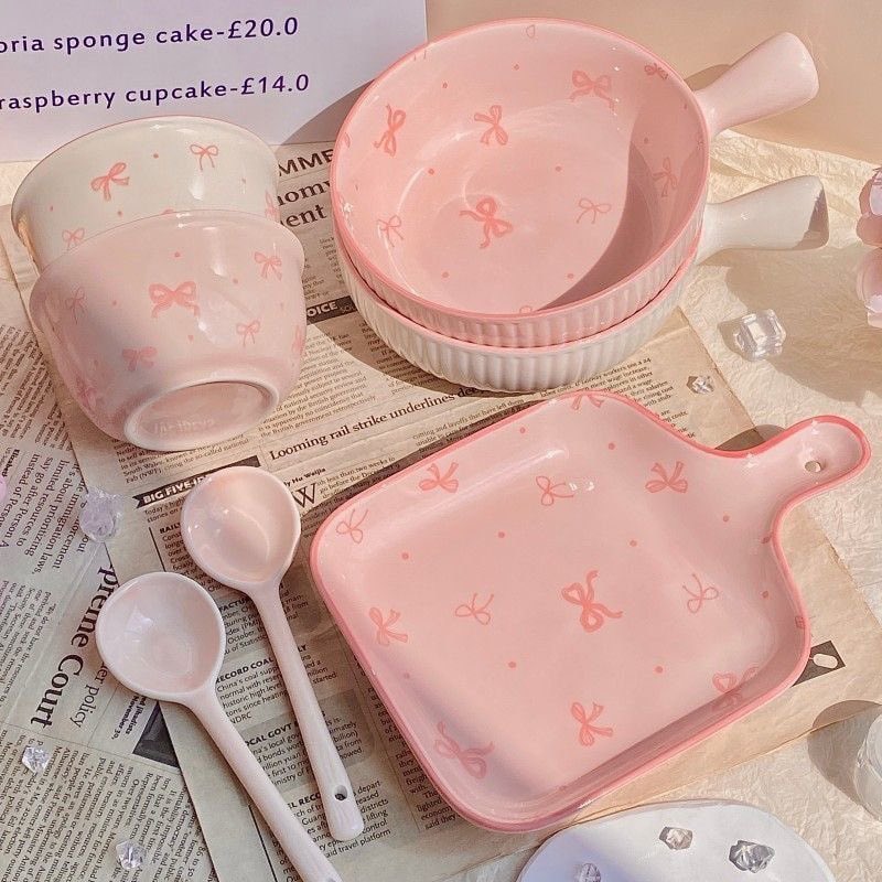laviyeinrose's tweet photo. I'm obsessed with these pink cutleries omg!! 🩰˚˖𓍢 🦢✧˚.🎀 https://t.co/pljFruurMv