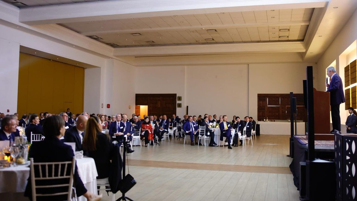 SRE_mx's tweet photo. Este lunes, el canciller Juan Ramón de la Fuente dio la bienvenida a México a más de 80 directores y directoras ejecutivas de empresas provenientes de Dinamarca, Finlandia, Noruega y Suecia, quienes realizan una visita de trabajo en la capital del país para reunirse con la presidenta Claudia Sheinbaum Pardo (@Claudiashein), el día de mañana en Palacio Nacional, para explorar oportunidades de negocios.

“El comercio entre México y la región de los países nórdicos supera los cinco mil millones de dólares anuales, con más de 500 empresas nórdicas operando en nuestro país, en sectores como telecomunicaciones, manufactura avanzada, ingeniería, productos farmacéuticos, energías renovables, equipo de transporte y tecnologías industriales. Por ello, la SRE facilita el diálogo entre los gobiernos y el sector privado para identificar oportunidades de inversión y promoción comercial", destacó el canciller De la Fuente.

Como parte de esta visita enmarcada en los esfuerzos de diplomacia económica que encabeza la @SRE_mx, en colaboración con otras dependencias, se contará con la participación de representantes de Ericsson, Nokia, Volvo y AstraZeneca, entre otros.

La delegación forma parte de una iniciativa anual del Grupo Wallenberg que reúne a empresas de los cuatro países para realizar vistas de alto nivel a distintos mercados internacionales, siendo México el destino elegido en 2026 y la primera misión empresarial de este tipo realizada por ellos en nuestro país.