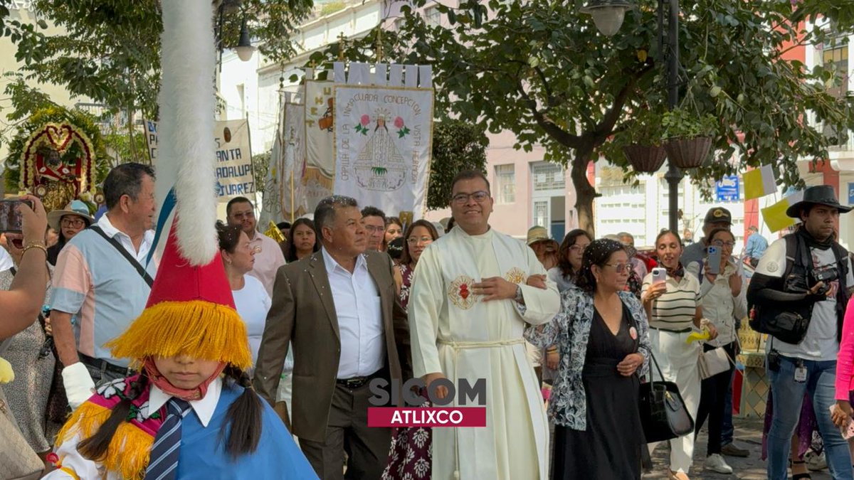 SICOMAtlixco's tweet photo. 📰🛐🔔💒 ¡En #Atlixco reciben así a un nuevo sacerdote de La Parroquia!
Gobierno de Puebla SICOM Alejandro Armenta SICOM Noticias Ayuntamiento de Atlixco Ariadna Ayala https://t.co/QD6txiY5oL