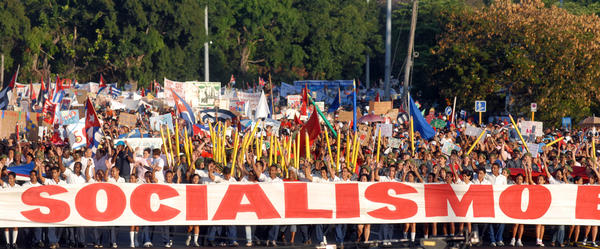 #FidelPorSiempre: "Cuando una causa es justa, cuando una revolución se apoya en el pueblo y en las masas, es invencible".

#100AñosConFidel 
#SiempreJoven