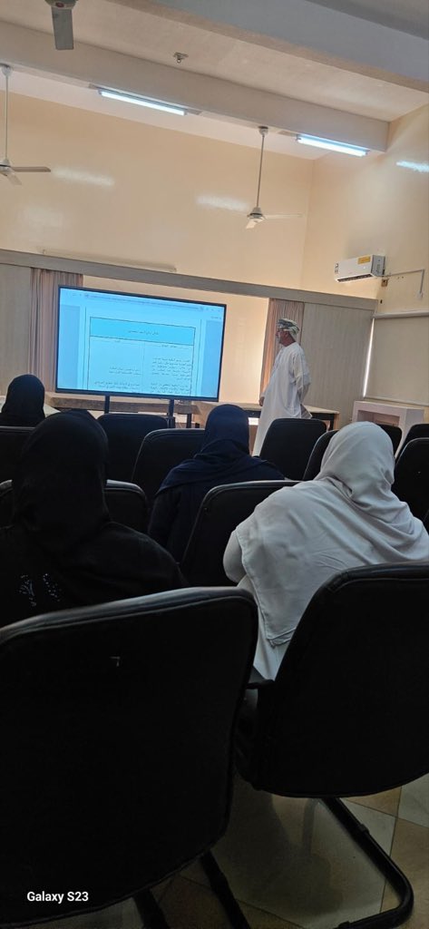 altomah_school's tweet photo. في إطار الجهود المستمرة، لتعزيز جودة الأداء المدرسي وتحسين الممارسات التربوية والإدارية، عقد المشرف الإداري أ. سليمان الهنائي لقاء مع فريق التقويم الداخلي بالمدرسة، لتدارس ما جاء في التقرير والوقوف على نقاط القوة ودعمها ومناقشة فرص التطوير ورفع كفاءة العمل. https://t.co/J3EXmgkhLF