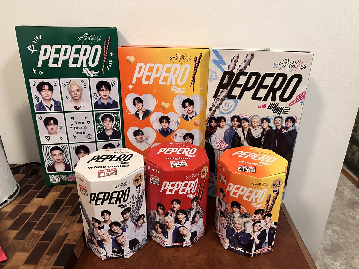 aliena_irl's tweet photo. @leeminoot This is such a good display idea!! Here we got the big box type with kinda different designs. Mostly same poses as the Korean big box ones, though. The only large box I wasn’t able to get was the red one. I hope I’m able to snag some more individual ones in Korea 😭 I only have 2 https://t.co/bERUXwX4bF