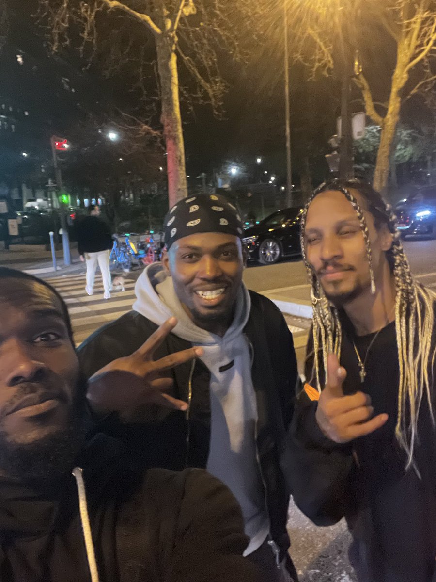 LesTdks's tweet photo. On nous appelait "les copies", aujourd'hui on nous appelle "Champions.

Tout a commencé en 2013, dans les rues d'Angola . À l’époque, on n’avait rien d'autre que nos rêves, le soutien de notre grand frère OBOWANG Chris King Lee, et les vidéos de les twins https://t.co/ryNDdg0nIj