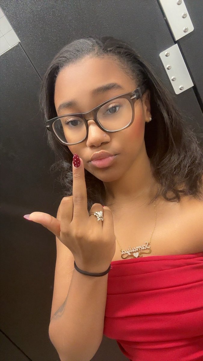A’janaee⋆｡𝜗𝜚: findom tweet media