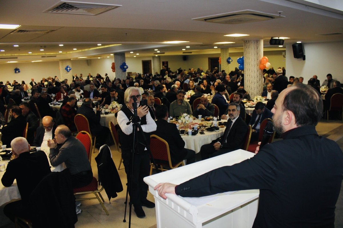 Ataşehir İlçe Başkanlığımızın düzenlediği STK İftar Programında; ilçemizin sivil toplum temsilcileriyle aynı sofrada buluşmanın bereketini yaşadık.
Birlik ve dayanışmanın en güzel örneklerinden biri olan bu mübarek Ramazan akşamında emeği geçen herkese teşekkür ediyorum. 🌙