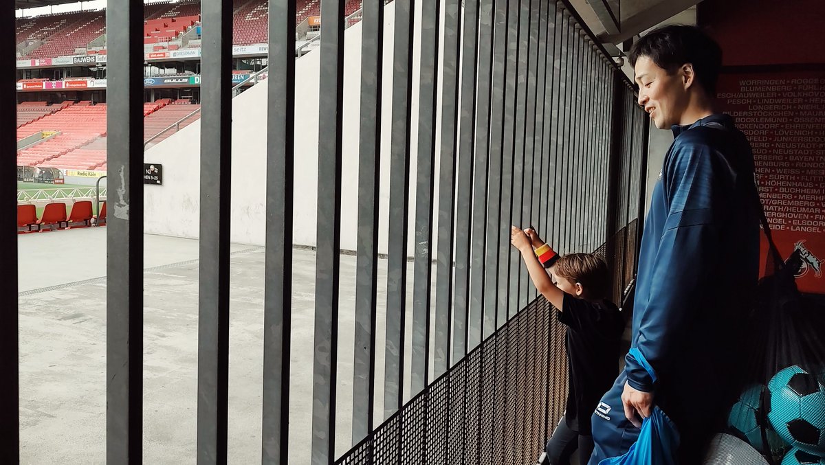 CodesignTokyo's tweet photo. In #Köln, my son had a personal training session with a Japanese footballer who is pursuing his dream in Germany. #onelineaday

Wenn Kinder älter werden, entdecken sie etwas, das sie wirklich begeistert.
As children grow older, they find something that truly excites them. https://t.co/hpuGLXX1pu