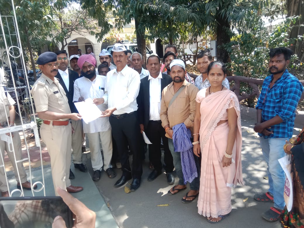 पश्चिम विधानसभा क्षेत्र के सूपाताल के समीप स्थित आजाद नगर बस्ती में अपराधिक सामाजिक तत्व का आतंक बस्ती के लोगों के साथ पुलिस अधीक्षक जबलपुर को ज्ञापन  तत्काल कार्रवाई की मांग की
<a href="/AAPExpressMP/">AAP Express M.P.</a>
<a href="/AAPMPOfficial/">AAP Madhya Pradesh</a>
<a href="/JSTomarAAP/">Jitender Singh Tomar</a>