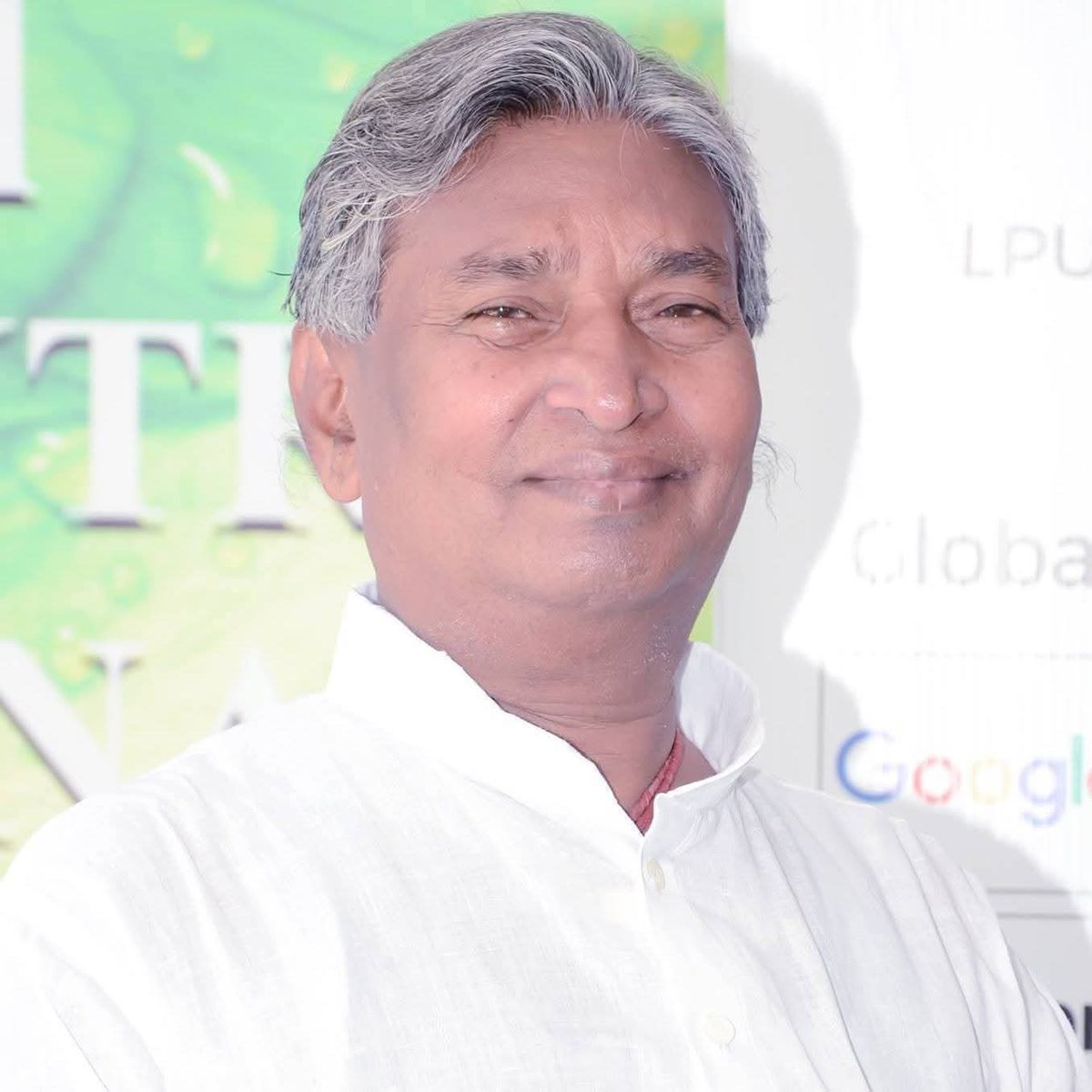 PushpamSPatel's tweet photo. कुर्मी चेतना महारैली के महानायक पूर्व विधायक बिहार हमारे कुर्मी एकता के स्वाभिमान सतीश कुमार अब इस दुनिया में नहीं रहे। भगवान उनकी आत्मा को शांति प्रदान करें। https://t.co/fusUfcNOqJ