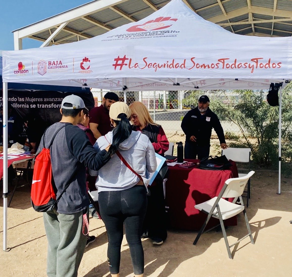 Sumamos esfuerzos en las Jornadas por la Paz en #Mexicali.📍
Brindamos orientación sobre prevención de violencia y el Modelo de Igualdad de Género a 45 personas de la Col. Parajes de Puebla.
¡Seguimos trabajando directo en la comunidad! 🤝
#SomosComunidad #AtenciónALasCausas
