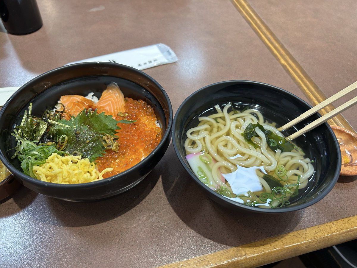 lost0420's tweet photo. ヨコワさんと一緒においしかった昼ごはん https://t.co/ezwZG9JGLK