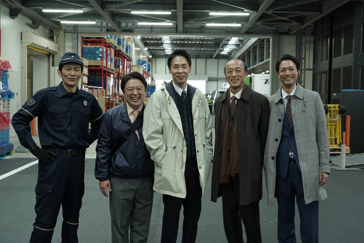 [談笑バージョン]
たぶん、ウーロン太さん(向島さん)の身長の話してる気がする。
[笑顔バージョン]
ちゃんと本家バディのそれぞれが距離が近いの不思議。
信頼感は距離に出るっていいますもんね。笑
#ラストマイル
#思い出写真