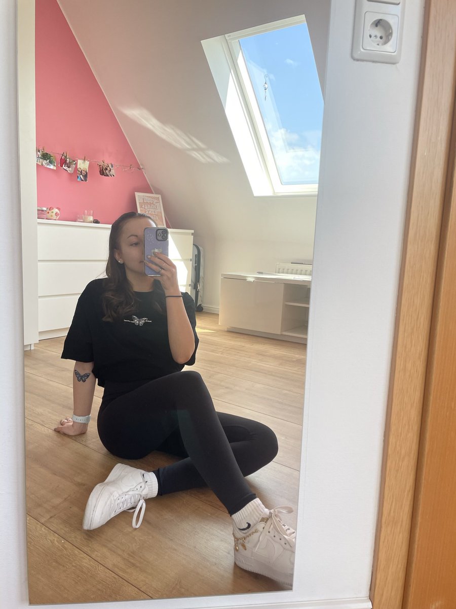 hi #johnnytwt 🦋

I‘m marie &amp; I’ve been in the fandom for almost 5 years now

- fav songs r wait for you, vegas &amp; phobias(bedroom remix) 
- fav album/ep is inro
- fav unreleased songs for jo2 are linger &amp; home
- i’ve been to 3 johnny concerts