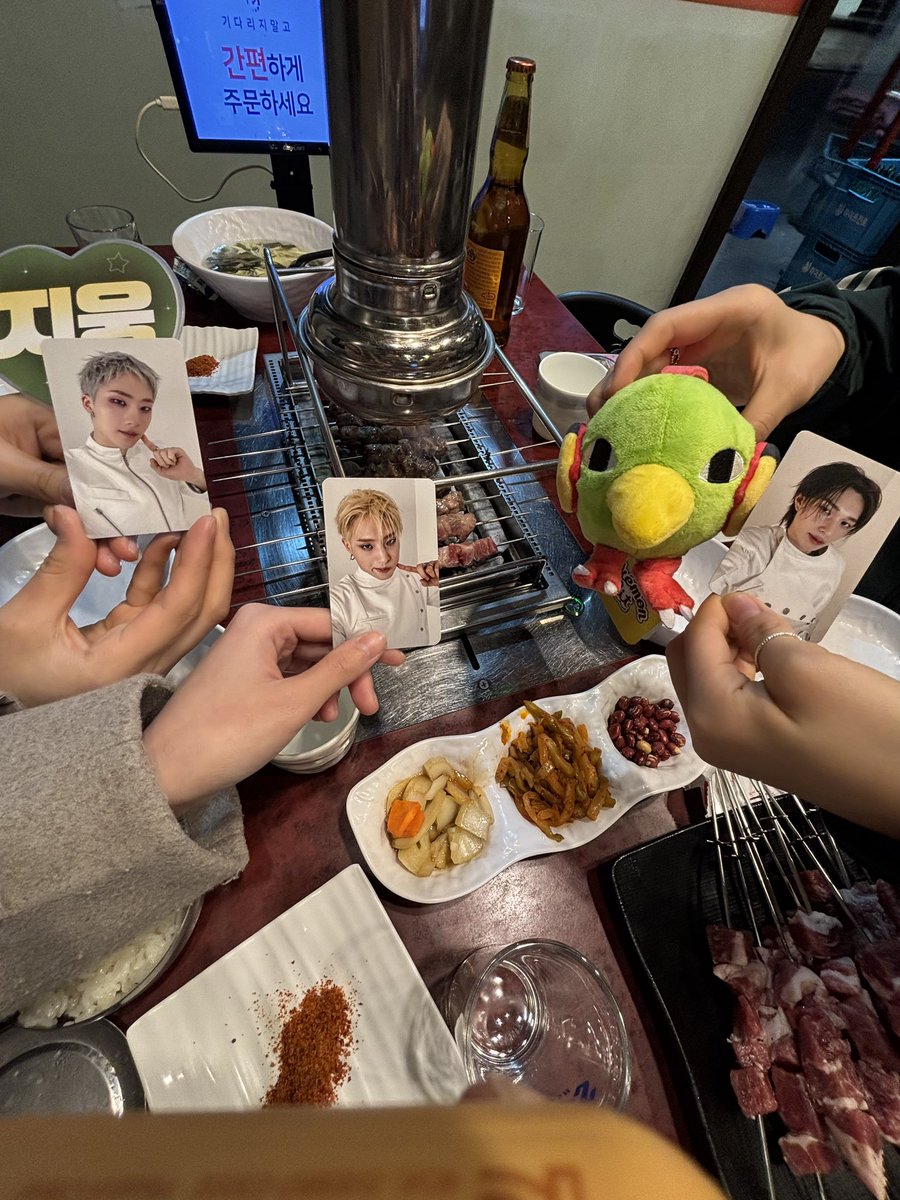 pproo00's tweet photo. 지금그게중요한게아니고♡ 
저 콘서트다녀왂도요            꺅 https://t.co/pajz5rn9bh