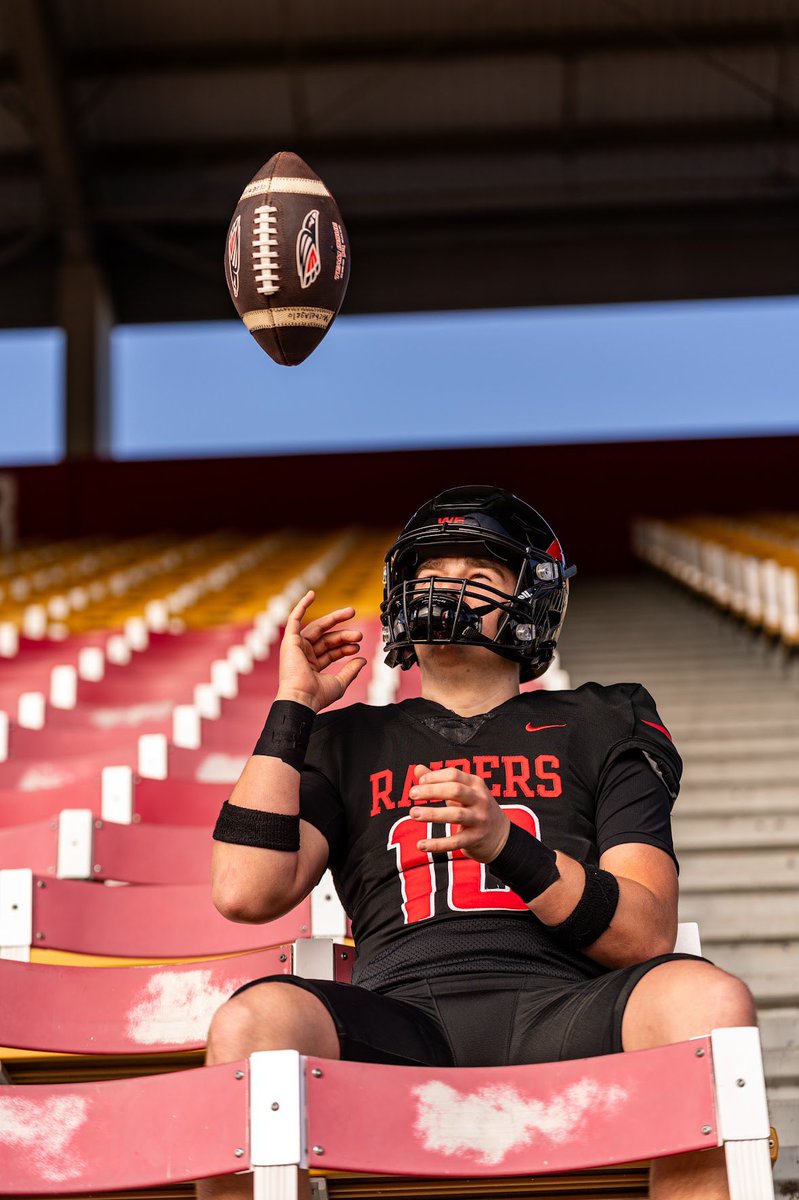 TylerHinrichs10's tweet photo. Had a great visit with @SOU_Football thank you @CoachWinfield and @SOU_CoachBBrown for the great experience.
@5WideLetItFly https://t.co/0KkajT7KXy