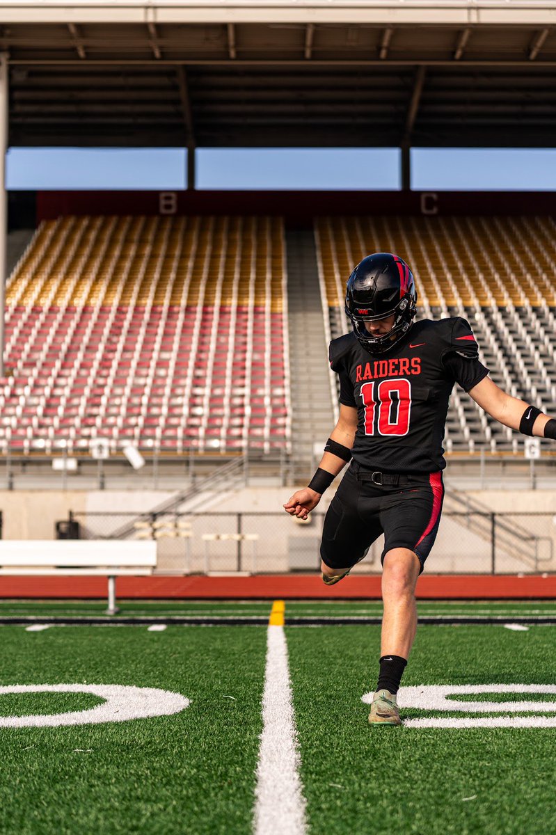 TylerHinrichs10's tweet photo. Had a great visit with @SOU_Football thank you @CoachWinfield and @SOU_CoachBBrown for the great experience.
@5WideLetItFly https://t.co/0KkajT7KXy