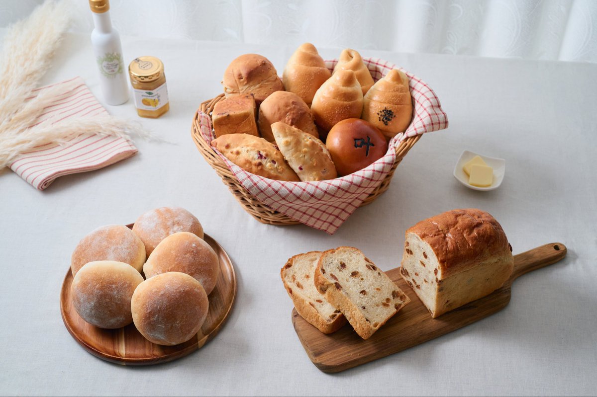 hamadabunten's tweet photo. 【あと6個で完売です🍞】
　
オンライン限定販売の
定番人気パン18個セットですが、
続々とご注文頂きありがとうございます✨

あと少しですが、
まだ商品ございますので
ぜひご検討ください☺️
　
購入はこちらのリンクから↓
https://t.co/zP9LMqyJEI https://t.co/xrHEpHD8Vb