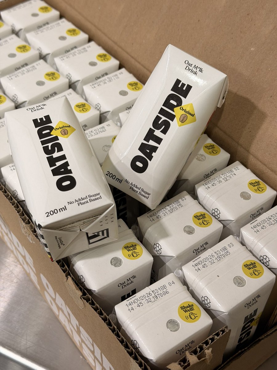 druuuuuuwu's tweet photo. Got this for 591 pesos only for 24 x 200ml. As trentahin, im so so happy hahahaha https://t.co/s4HJgKsrrE