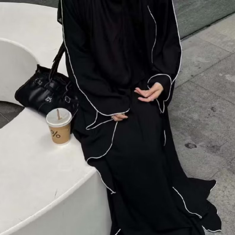akubiruu2's tweet photo. Tahun sekarang cari abaya yang simple ngga banyak motif tapi tetep elegan 🌷 https://t.co/viCInSzn7S
