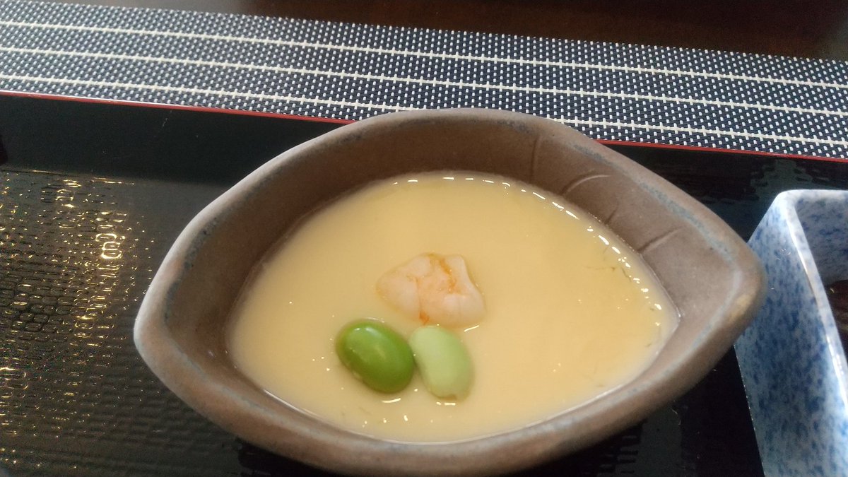 tsugaruhantoat's tweet photo. 素敵なライブも目白押し
#五所川原市　#FORESTBLUE
はランチもオススメ
#海老天丼　美味しかったです！
イカとナスと海老とシシトウ
具が変わることもあるかもしれませんが、今日の天ぷらは
私の好きなものばかり！
　#半崎美子さん　の映像流れる食と音楽の癒し空間です。
#津軽半島観光アテンダント https://t.co/ZlSaySY9Tx