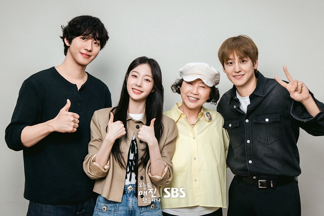 infodrakor_id's tweet photo. Pembacaan naskah drama SBS #SoldOutOnYou : #AhnHyoSeop #ChaeWonbin #KimBum #GoDooshim
Tayang 22 April (Tayang di Netflix) https://t.co/jP9XDzNmiH