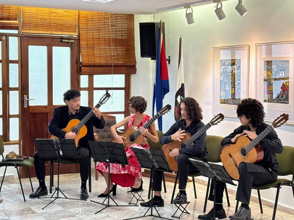 UNEAC_online's tweet image. La orquesta Cuerdas del Alma🇨🇺 obtuvo este lunes el 1mer Premio del Galardón Agrupación Joven 2025, del Programa Iberorquestas Juveniles, distinguiendo por su capacidad técnica, diversidad de sus integrantes y vocación de servicio cultural.
#ArteFiel
#65Uneac
#LaCulturaEsLaPatria