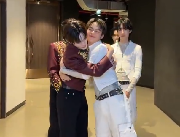 ต้าวกอดกัน ผมมีความสุขจัง ☺️☺️☺️
#porsuppakarn  #MARCKRIS ♡