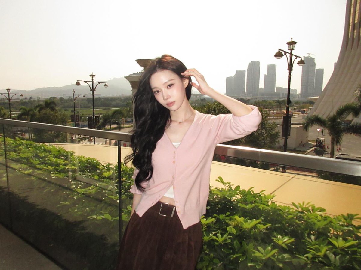 wintersaving's tweet photo. 260309 Winter Instagram Post

imwinter 

#Winter #김민정 #윈터 #冬子 https://t.co/n693iIPeMe