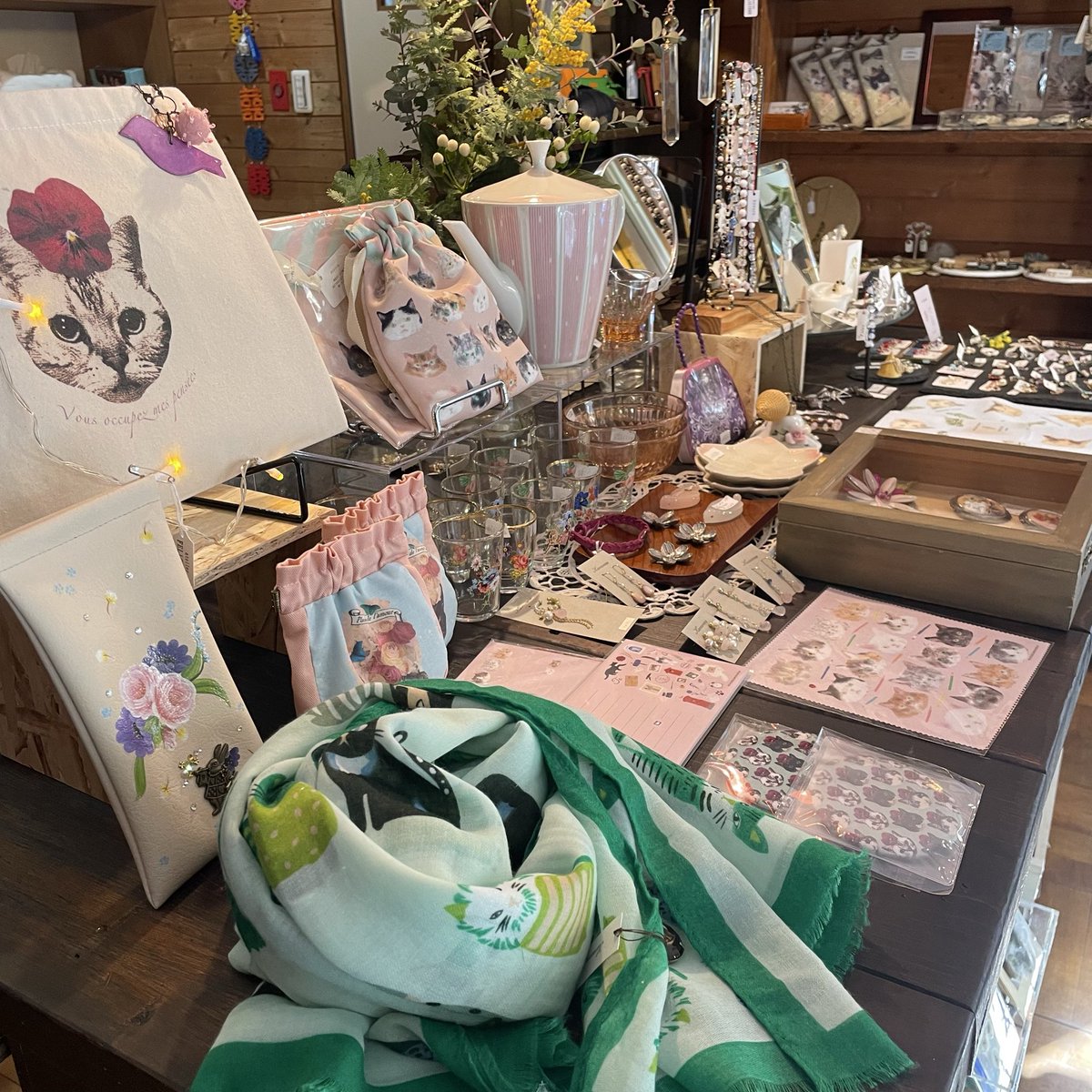 artfelicidad's tweet photo. 入り口入ってすぐのテーブルは
ピンク尽くしに入れ替えしました🌸
@artfelicidad https://t.co/EZOR62i1n1