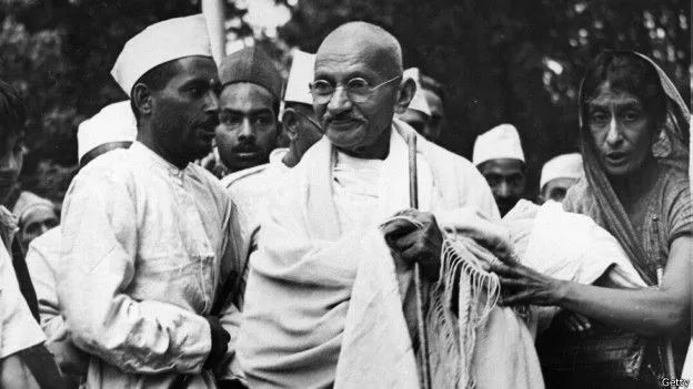 forgottenwarpod's tweet image. Did Gandhi’s Quit India movement hamper the Allied war effort against Japan? In our latest episode, Walter Reid explores the high-stakes friction between the British Raj and Indian nationalists as the threat of invasion loomed in 1942. Essential listening! #Gandhi #WWII