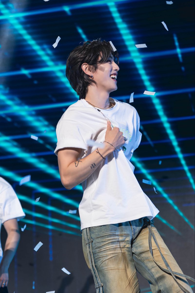 Mark Tuan Official tweet media