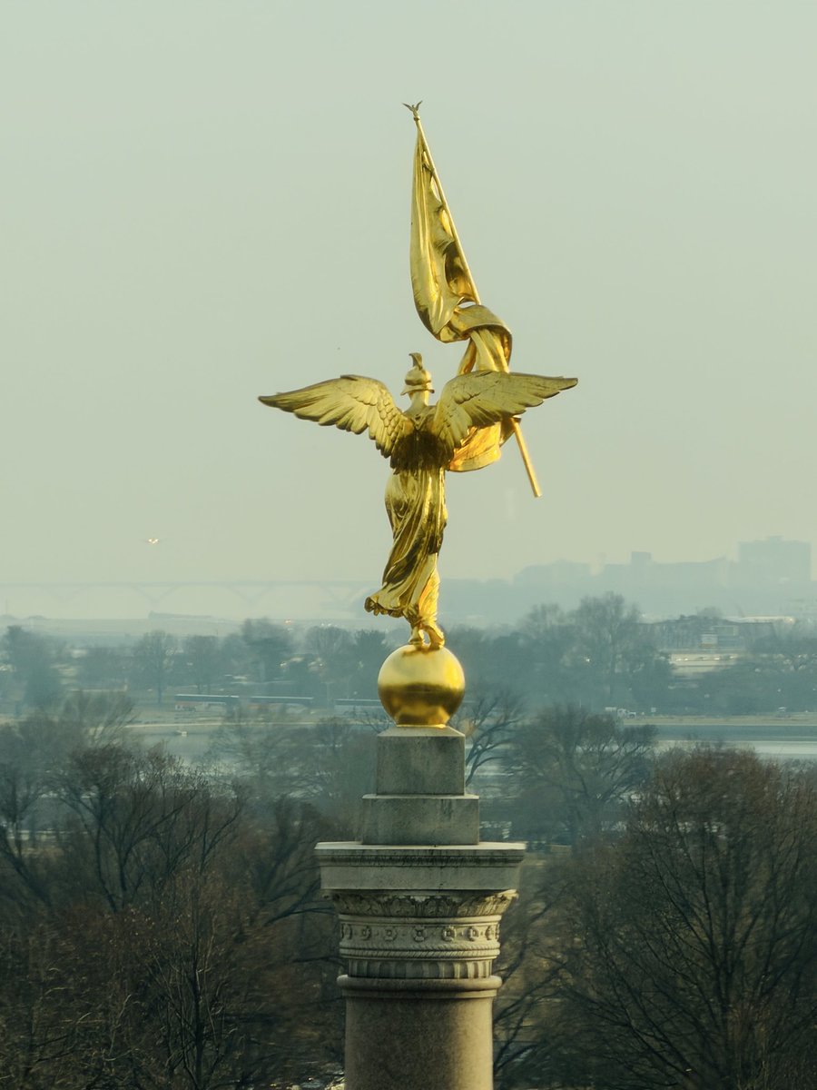 Joe Gebbia tweet media