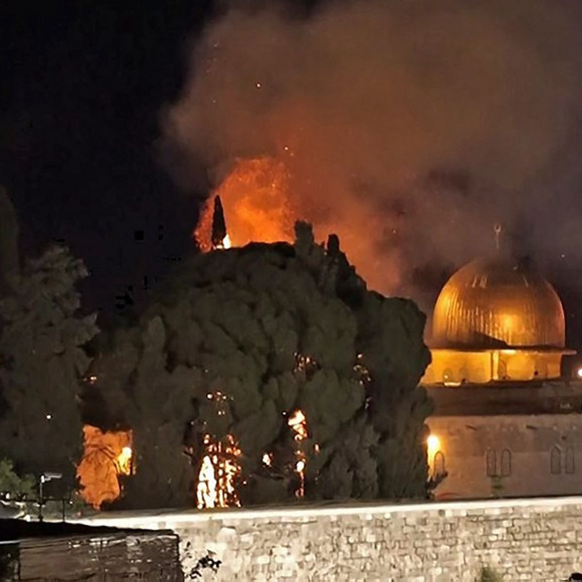 smithcxbl's tweet image. Iranian intelligence warns that Israel is preparing to attack the Al-Aqsa Mosque compound in Jerusalem with drones and missiles. Tehran claims Israel will blame Iran for the attack. No to the #thirdtemple