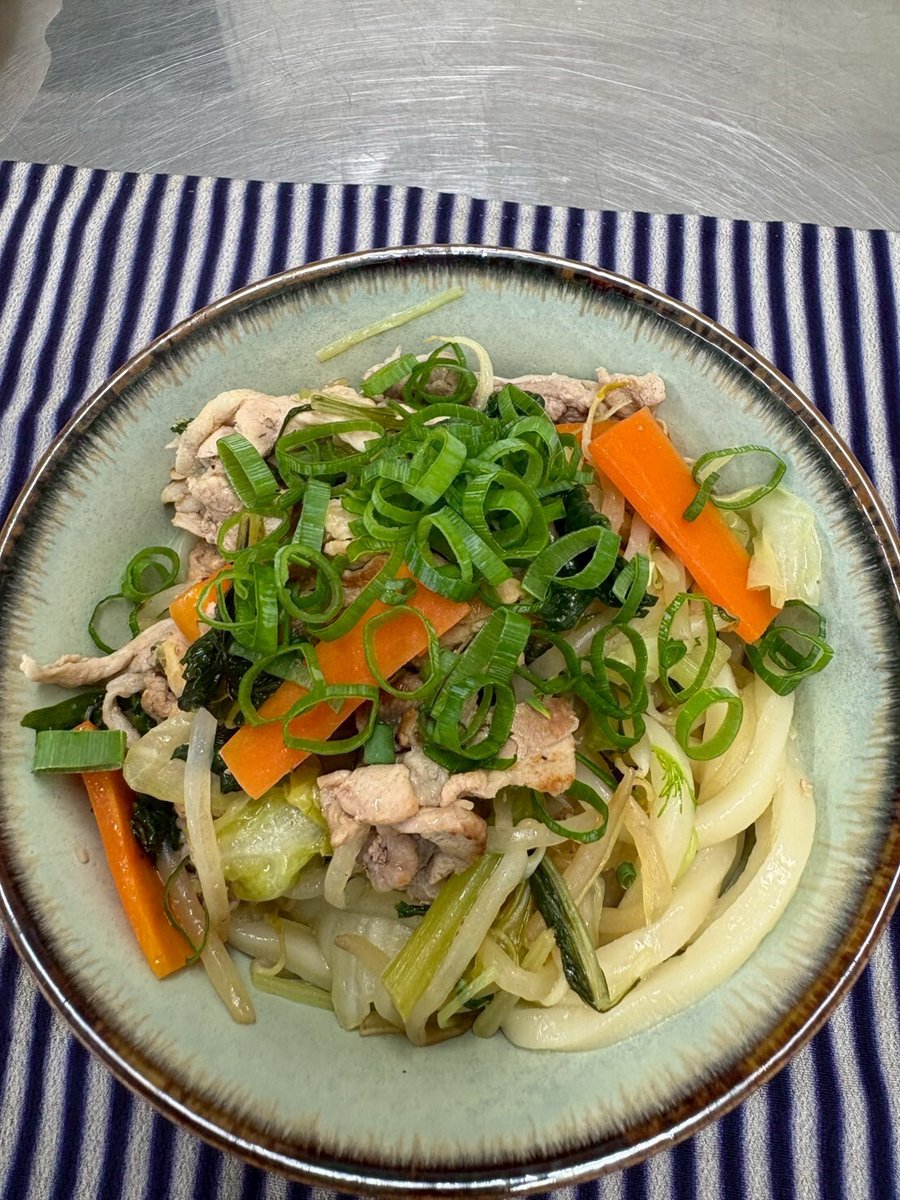 ／
草津市・たび丸kitchen
新レシピ公開
＼

草津市・たび丸kitchenでは毎月、健康づくりに関するレシピを掲載しています

📌3月のレシピ
✅ベジクサちゃんぽんうどん
ベジクサの「水菜」と「青ねぎ」を使った、簡単ちゃんぽんうどん😋

ぜひご覧ください👀

🔽詳しくはこちら
cookpad.com/kitchen/176418…