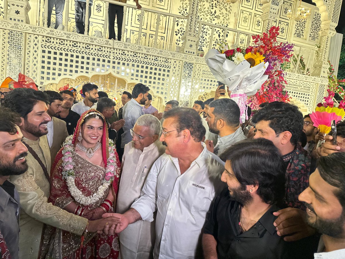 विधायक श्री मुकेश भाकर को शादी की हार्दिक बधाई ।।