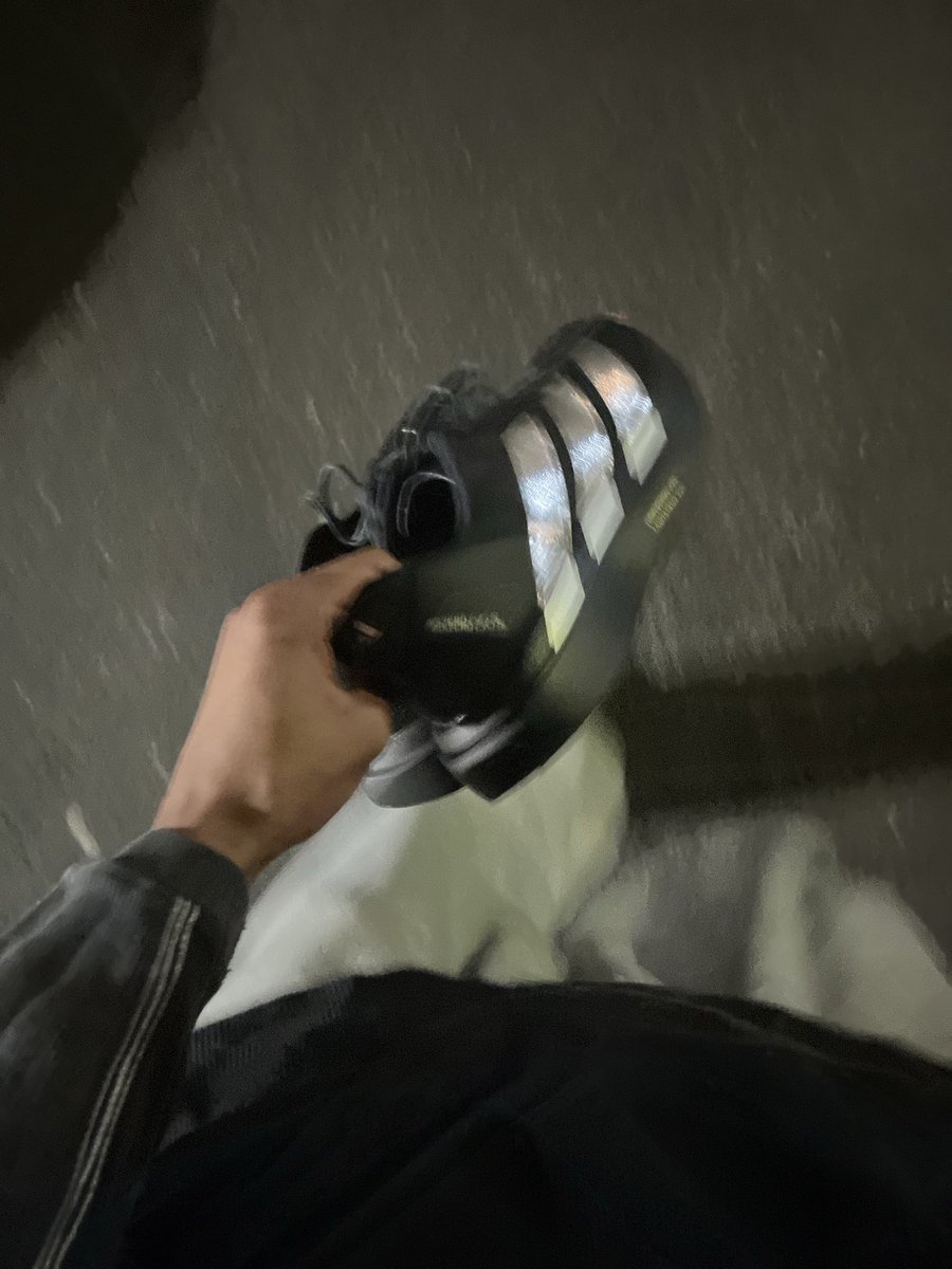 envystrrr tweet media