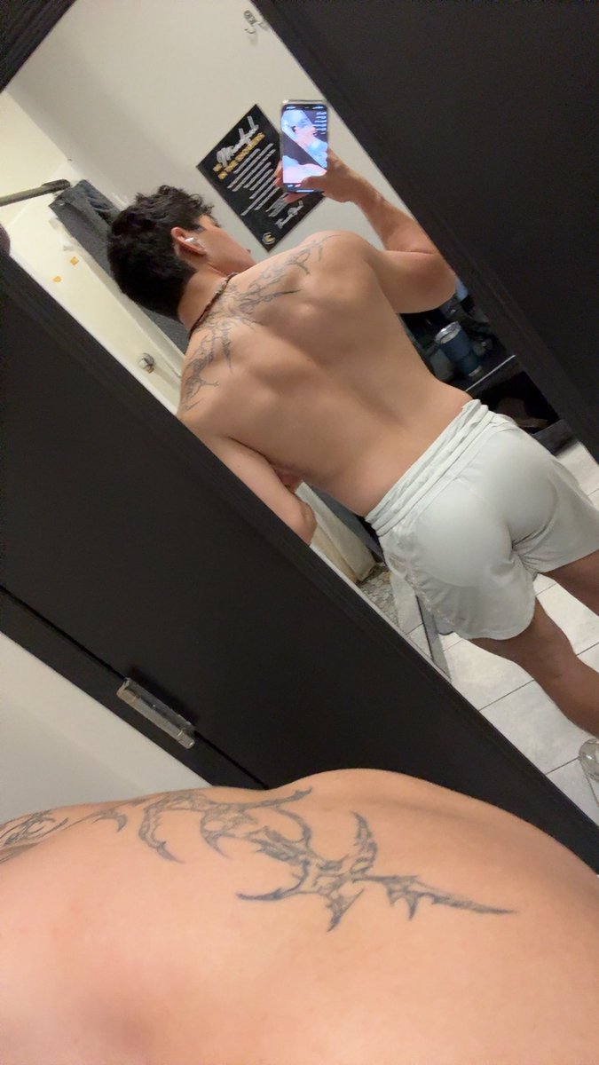 wokeylowkeyx's tweet photo. erm follow my second tik tok that will be in use sooon, (wokeylowkeyx) https://t.co/R9jrivWdMu
