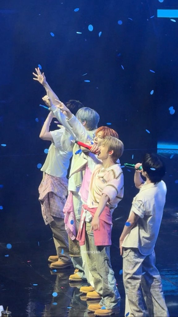gyuzznjun's tweet photo. Just had the best night of my life w @TXT_members🥹

#DunkinPH_TXT
#DunkinPH_Wondersat553 https://t.co/msoTvbtSSV