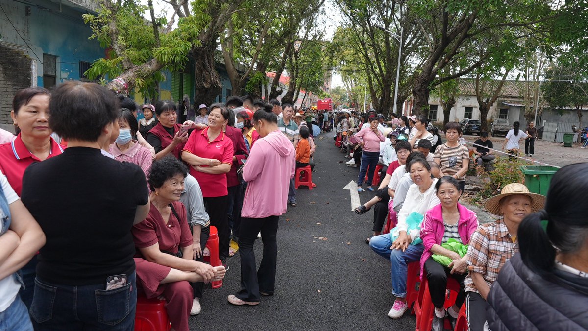 HainanToday's tweet image. Recently, Tunchang held a fun Lantern Festival fair at Jinzhuyuan Creative Block. Interactive games like duck ring-tossing were a hit, drawing many families and filling the place with joy.
#Tunchang #LanternFestival #FestiveFun #Hainan