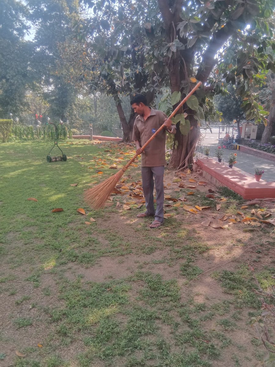 IIMC_India's tweet photo. A cleanliness drive covering both indoor and outdoor areas was undertaken at IIMC, New Delhi as part of #SpecialCampaign5.0 to promote a clean and healthy environment.
@MIB_India @SwachhBharatGov @swachhbharat @SwachSurvekshan @PMOIndia @pragyapgaur @PIB_India @DDNewslive https://t.co/qB3w33oQGS
