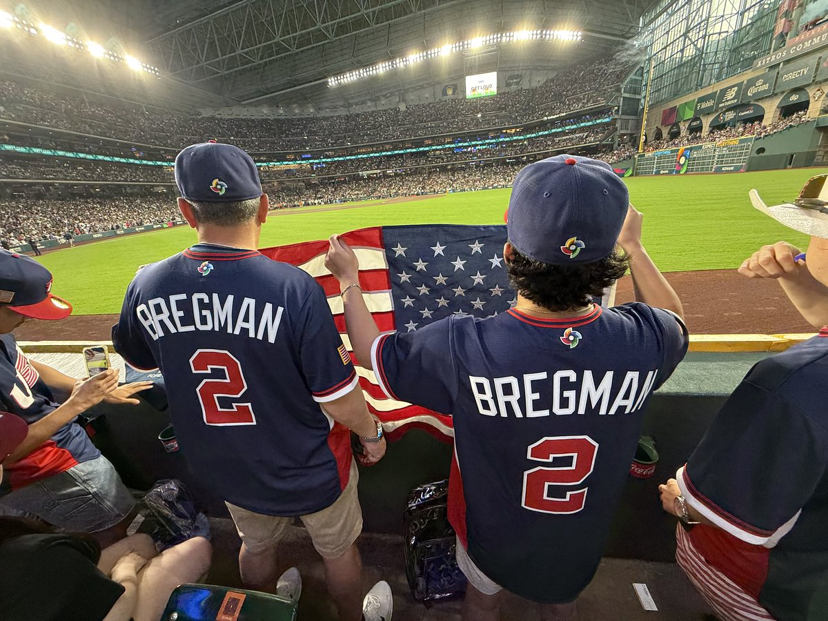 utb3bag9's tweet photo. Some of the greatest moments were spent coaching you, now, it’s continuing to spend time with you watching a game that we both love.  Thank you for bringing me here.  Definitely enjoyed it.  Thank you @thejudge44 for playing catch.  Respect for #99!! 
🇺🇸 vs 🇲🇽 @marcus13e https://t.co/UVVA2MbJ77