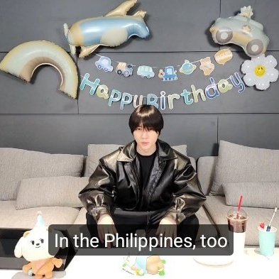 Fumiphoria's tweet photo. beomgyu mentioned the Philippines multiple times in today's live and I'm so glad beomgyu said that heard us sing happy birthday to him during the fanmeet 🥹 I hope he also saw the light up dandelions we prepared for him TT ♡ we love you our gyubear https://t.co/m0bxwID7t9