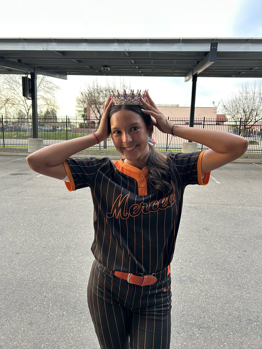 liseramirez2026's tweet photo. Played in the Queen of the Diamond tournament! My team went 3-1, taking second place in the gold bracket. I got awarded All Tourney Player crown! On Friday over 6 innings had 12 strikeouts, no hitter. On Saturday I pitched 14 innings, 25 strikeouts and a shut out game! #GoBears https://t.co/KTClScmDYf