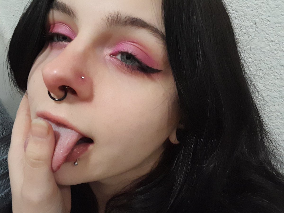 dr0pdeadpr3tty's tweet photo. for my freaks that get off to my face pt. 2 https://t.co/84mBpZejUr
