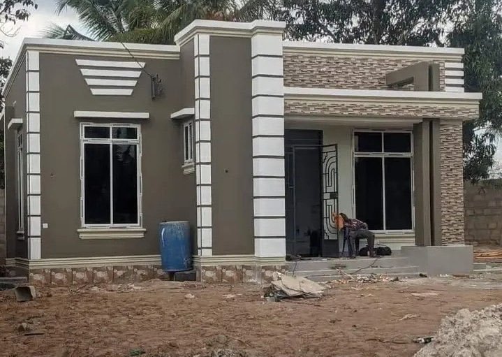emarksmen1's tweet photo. Mukama mukulu, yesterday we finally agreed on terms and conditions with this client to take on this dare, where we will attempt to deliver a habitable version of this project on a 5m budget. 

Shall we or 
Shall we not? 

@LordSiiyaa
Come let's find out over the next few weeks! https://t.co/lPtxSYEnvJ