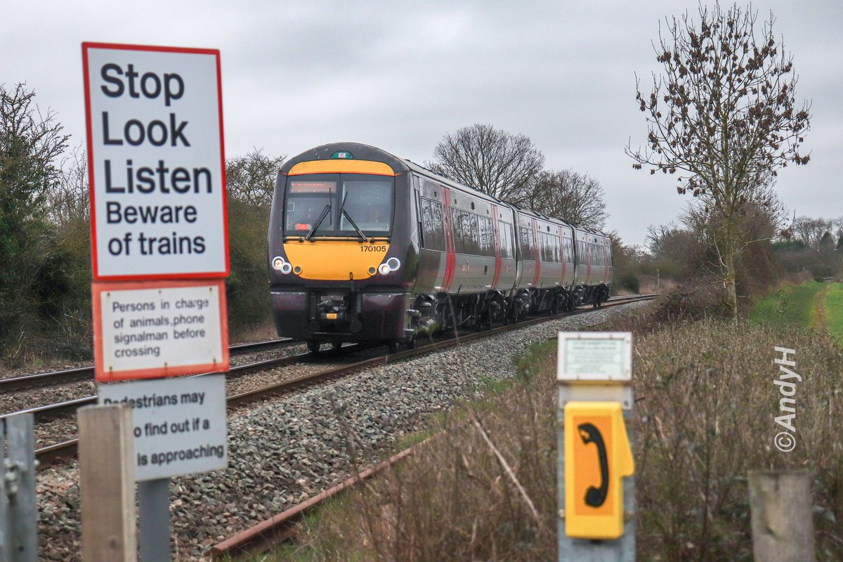 holtona72's tweet image. #TurbostarTuesday Heading past the foot crossing at Wing, in #Rutland, on Saturday, @CrossCountryUK 170105 is working a heavily delayed 1L36 10.22 Birmingham New Street to Stansted Airport. At this point it was 90L eventually being caped at Cambridge after arriving 87L. 7/3/26