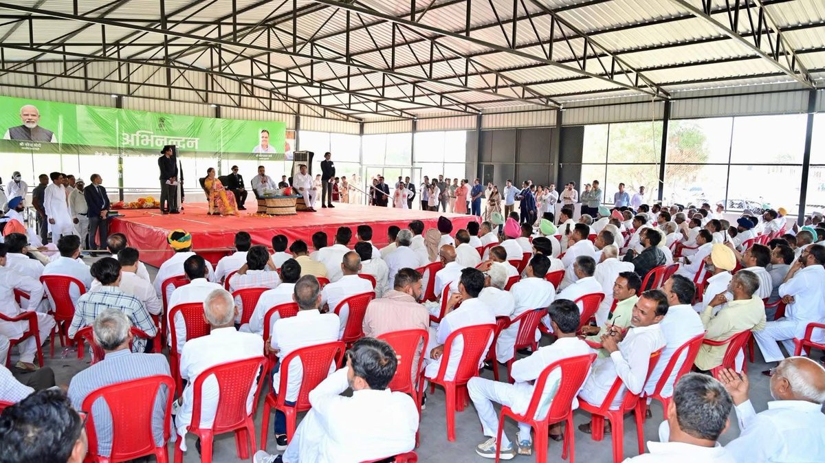 At Hanumangarh 
Addressed the gathering 
<a href="/RajCMO/">CMO Rajasthan</a> <a href="/KumariDiya/">Diya Kumari</a> #people #bjp #Governance