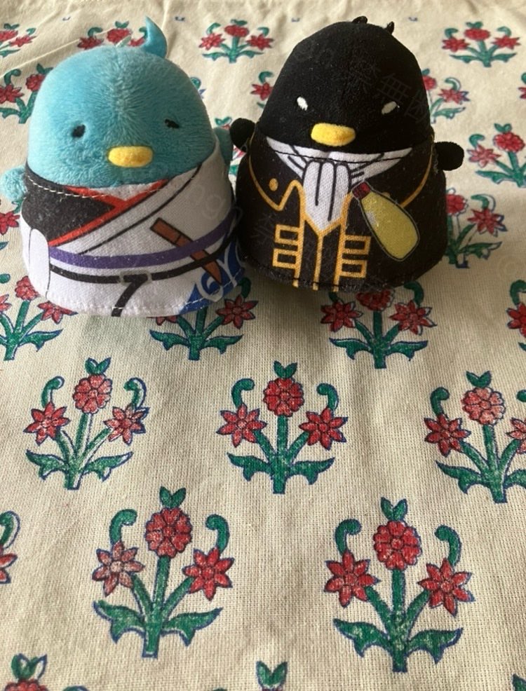 Retaghgh's tweet photo. だいぶん前ですが。
ブロックプリント体験2回目行ってきた🥰
今回は3色刷りに挑戦💪

狭いところでインク使うので、ちゅん達はお留守番。
タペストリーとか他の物もあるけど、使い勝手がいいのでまたトートバッグ👜
可愛く出来た💕

🐥🐥俺たちの分も何か作ってよ〜

#ちゅんずでー https://t.co/eR2NKXrIdL