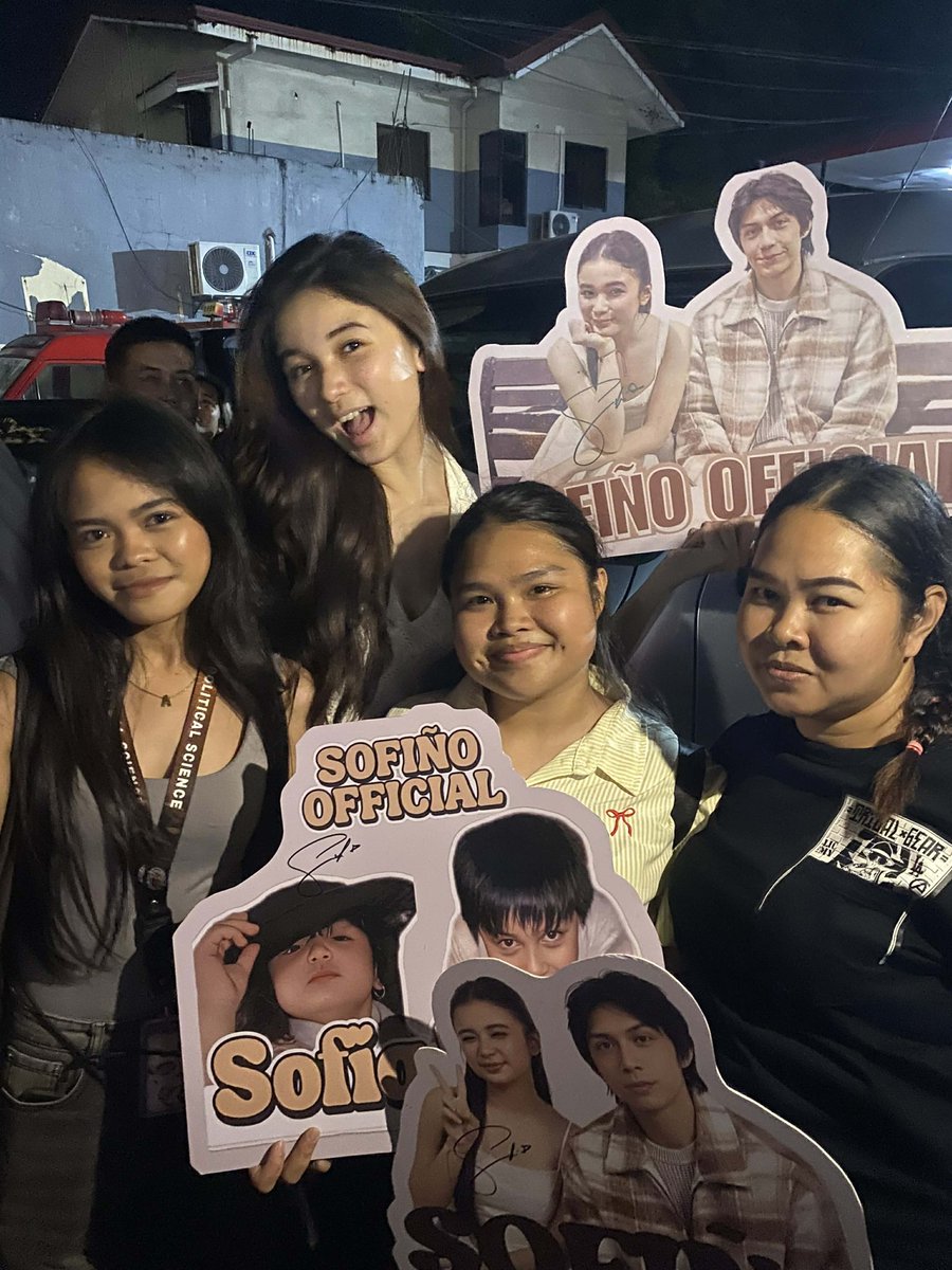 scarletsnow9691's tweet photo. Thank you so much ate's of Iñigo and Capgo Fam. From nakikisuyo to team capgo, Iñigold and Sofia to we have our own team live to support Iñigo and Sofia.
I'm super happy right now because of y'all.
#Sofiño
#SofiaPablo
#IñigoJose
#Capgo
#AtesofIñigo
#IñigoldArmy
#TeamSofia https://t.co/d2GomCfPx6